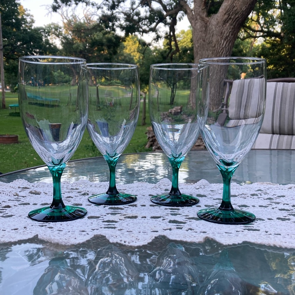 Vintage Libbey Set of 4 Juniper Green Stem Iced Tea, Wine or Water Goblets